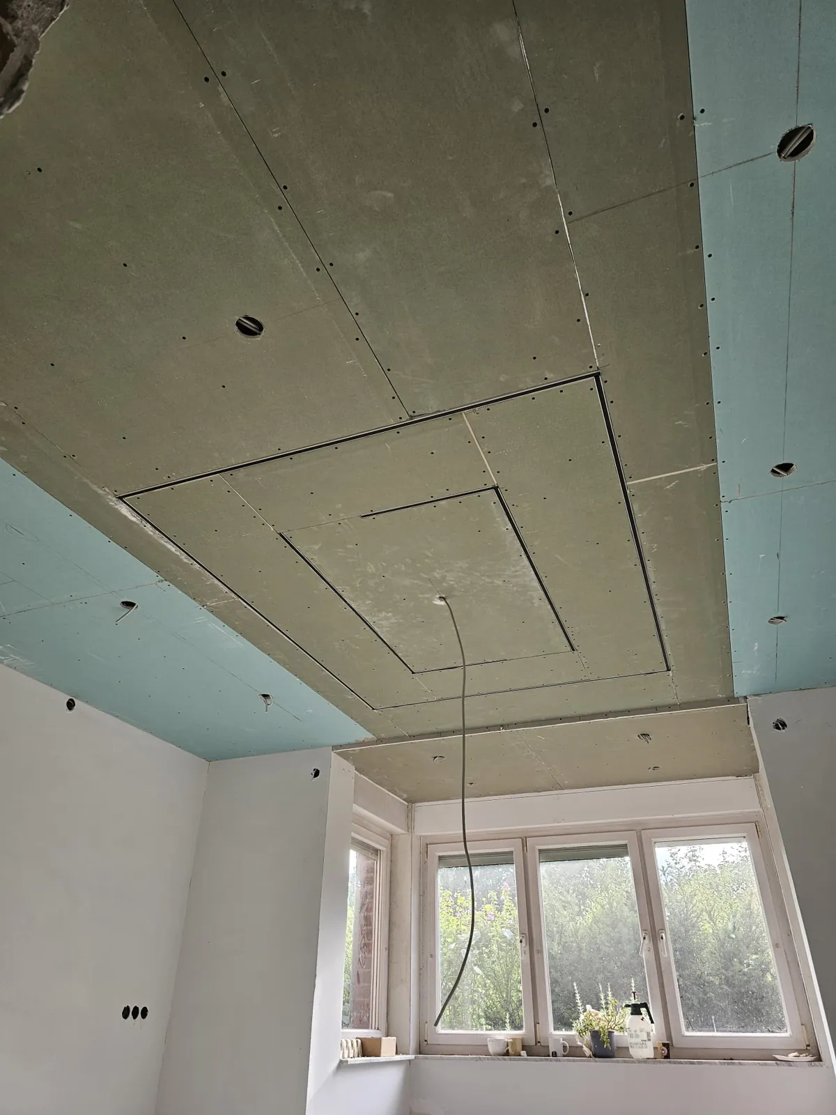 Raum mit Decke im Ausbau